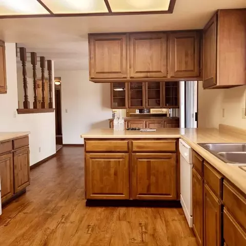 364 Rosewood Dr, Redding, CA 96003 photo 5
