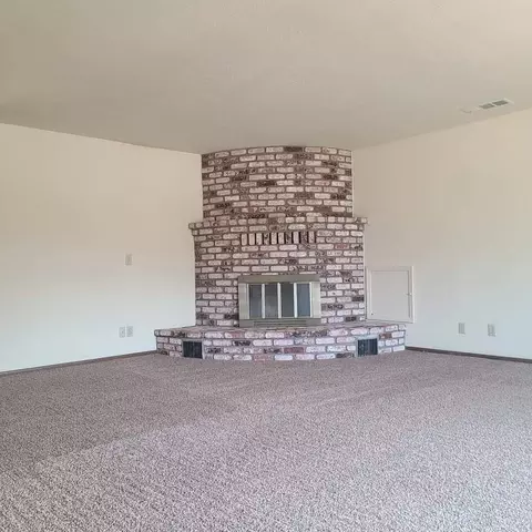 364 Rosewood Dr, Redding, CA 96003 photo 2