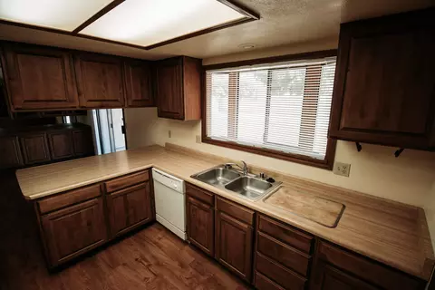 364 Rosewood Dr, Redding, CA 96003 photo 6