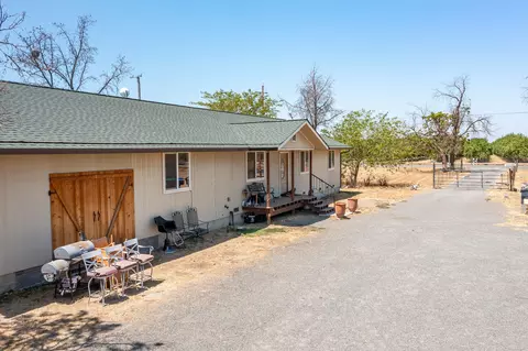 21815 Flores Ave, Red Bluff, CA 96080 photo 2