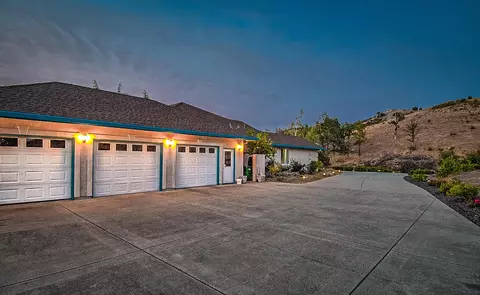 9840 Destiny Dr, Redding, CA 96001 photo 3