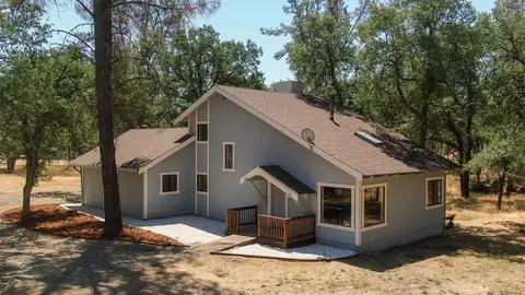 2210 Blue Oak Dr, Redding, CA 96001 photo 2