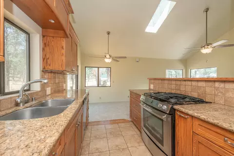 2210 Blue Oak Dr, Redding, CA 96001 photo 14