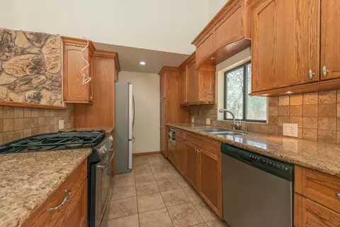 2210 Blue Oak Dr, Redding, CA 96001 photo 13