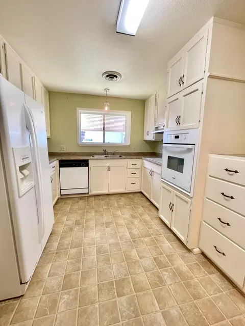 2401 Jonquil Way, Redding, CA 96002 photo 14