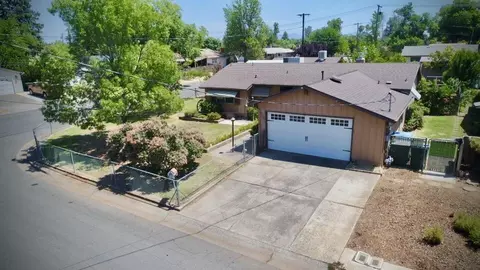 2401 Jonquil Way, Redding, CA 96002 photo 2