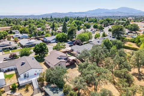 202 Woodcliff Dr, Redding, CA 96003 photo 14
