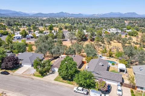 202 Woodcliff Dr, Redding, CA 96003 photo 13