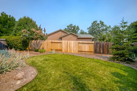 2002 Juarez Ln, Redding, CA 96003 photo 21