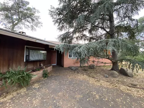 401 Wilshire Dr, Redding, CA 96002 photo 1