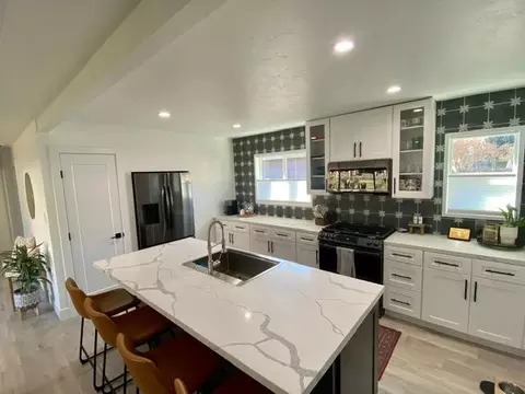 5566 Elm Ln, Redding, CA 96001 photo 8
