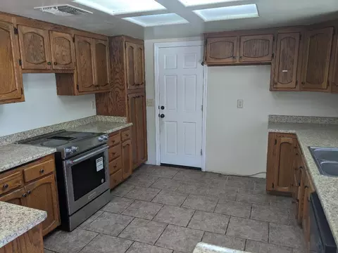 34 Woodcliff Dr, Redding, CA 96003 photo 7