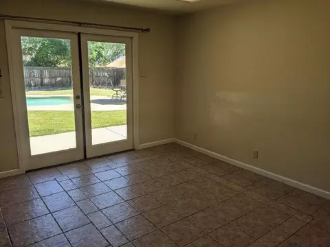 34 Woodcliff Dr, Redding, CA 96003 photo 5