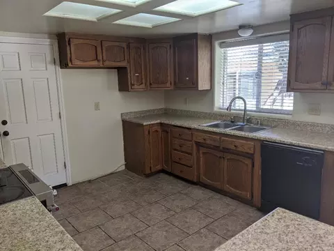 34 Woodcliff Dr, Redding, CA 96003 photo 6
