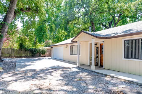 5784 Live Oak Ln, Redding, CA 96001 photo 2