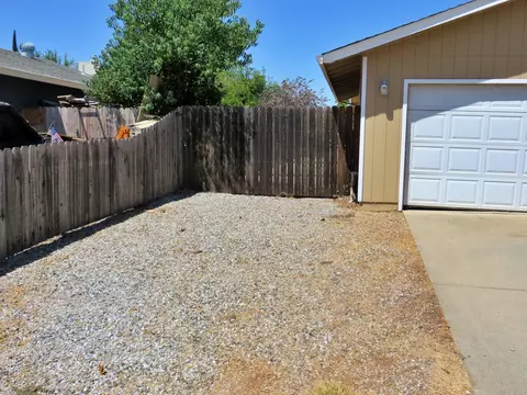 3580 Dune St, Redding, CA 96002 photo 4
