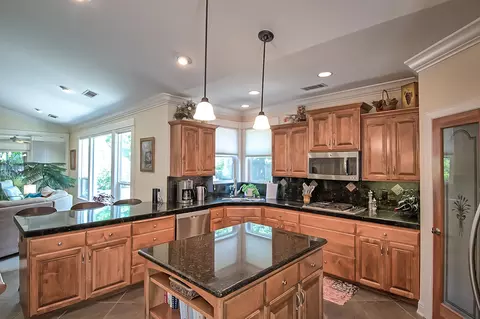 2360 Warm Spring Ln, Redding, CA 96003 photo 9