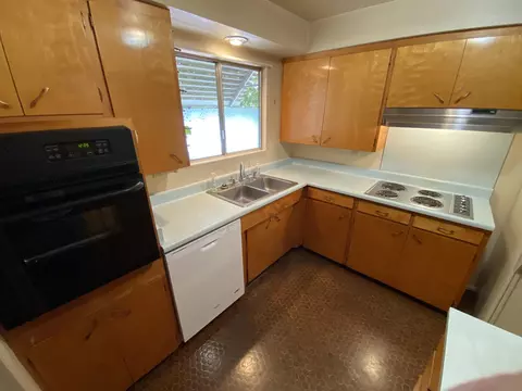 1831 Manchester Dr, Redding, CA 96002 photo 4