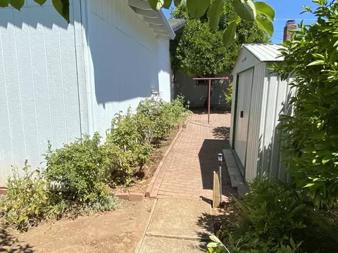 1831 Manchester Dr, Redding, CA 96002 photo 27