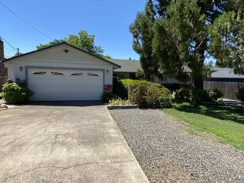 1831 Manchester Dr, Redding, CA 96002 photo 3