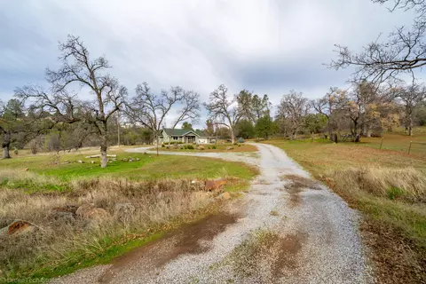 22762 Jones Valley Trl, Redding, CA 96003 photo 2
