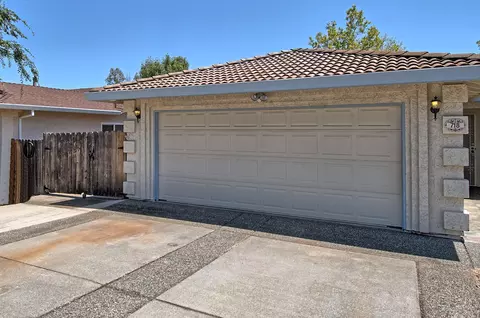 718 Teakwood Dr, Redding, CA 96003 photo 2