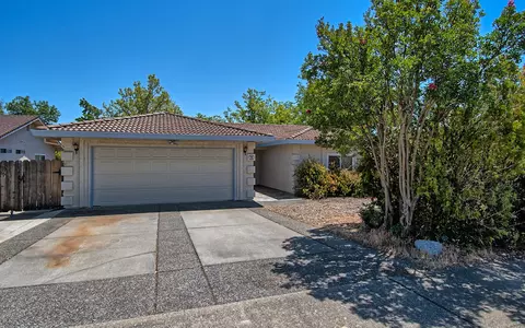 718 Teakwood Dr, Redding, CA 96003 photo 1