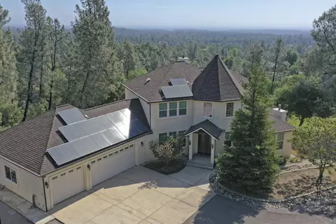 8579 Heartland Dr, Redding, CA 96001 photo 2