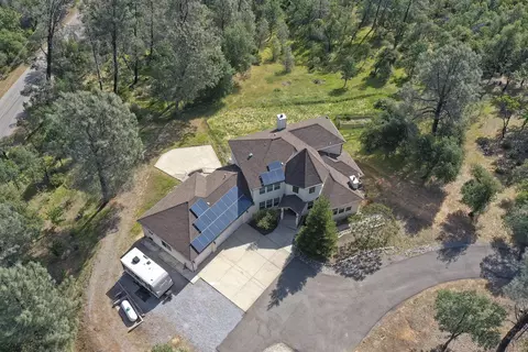 8579 Heartland Dr, Redding, CA 96001 photo 4
