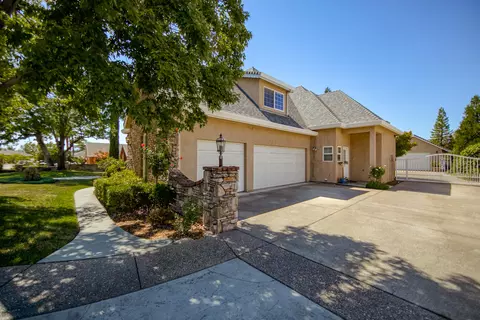 2072 Princeton Way, Redding, CA 96003 photo 4