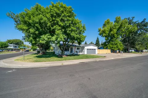 2050 Carpenter Ln, Redding, CA 96002 photo 3