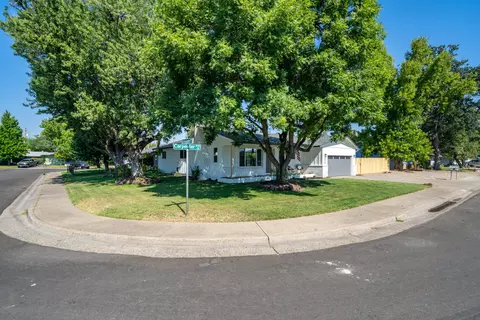 2050 Carpenter Ln, Redding, CA 96002 photo 2