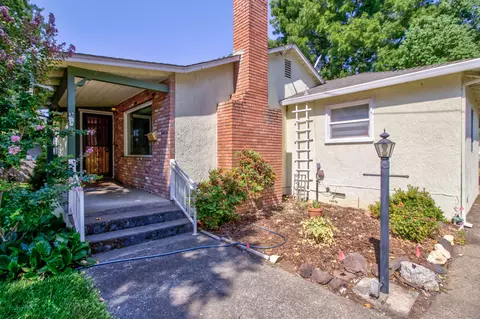 2610 Russell St, Redding, CA 96001 photo 3