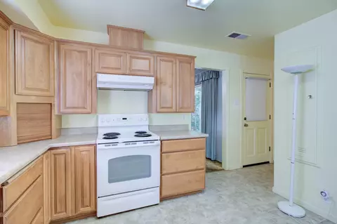 2610 Russell St, Redding, CA 96001 photo 12