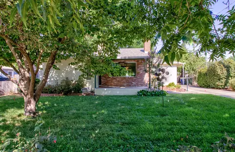 2610 Russell St, Redding, CA 96001 photo 2