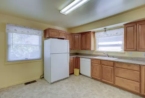 2610 Russell St, Redding, CA 96001 photo 13