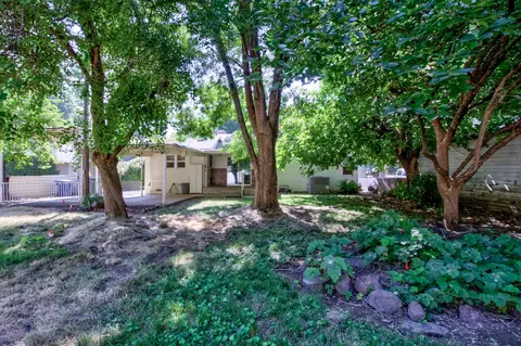 2610 Russell St, Redding, CA 96001 photo 32