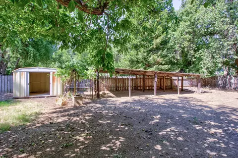 2610 Russell St, Redding, CA 96001 photo 28