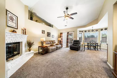 238 Edinburgh Pl, Redding, CA 96003 photo 4