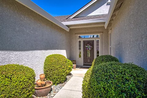 523 Castenda Dr, Redding, CA 96003 photo 3