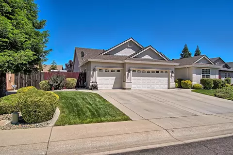 523 Castenda Dr, Redding, CA 96003 photo 2