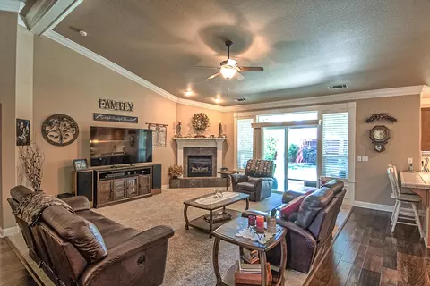 523 Castenda Dr, Redding, CA 96003 photo 8