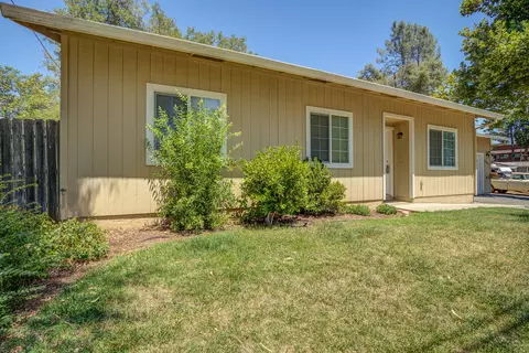 17812 Peterson Ln, Redding, CA 96003 photo 2
