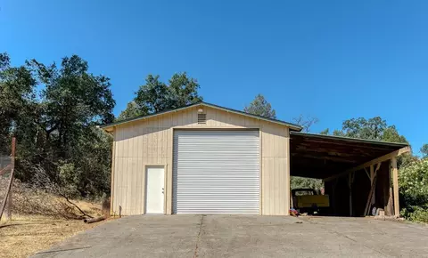 10626 Old Oregon Trl, Redding, CA 96003 photo 2