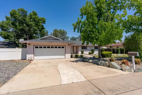 740 Oleta Dr, Redding, CA 96003 photo 4