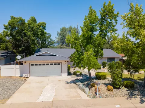 740 Oleta Dr, Redding, CA 96003 photo 2