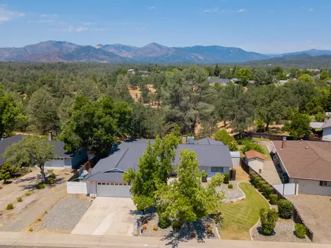 740 Oleta Dr, Redding, CA 96003 photo 3