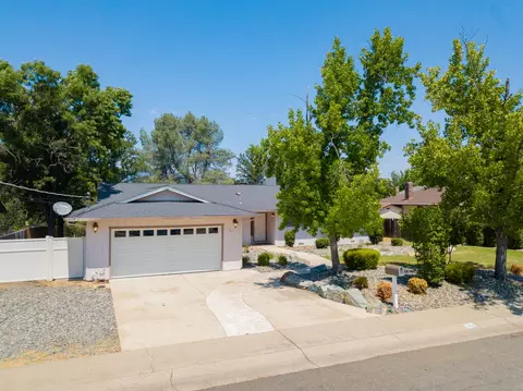 740 Oleta Dr, Redding, CA 96003 photo 1