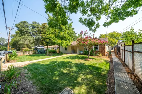 685 Mary St, Redding, CA 96001 photo 46