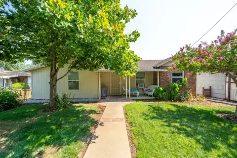 685 Mary St, Redding, CA 96001 photo 1